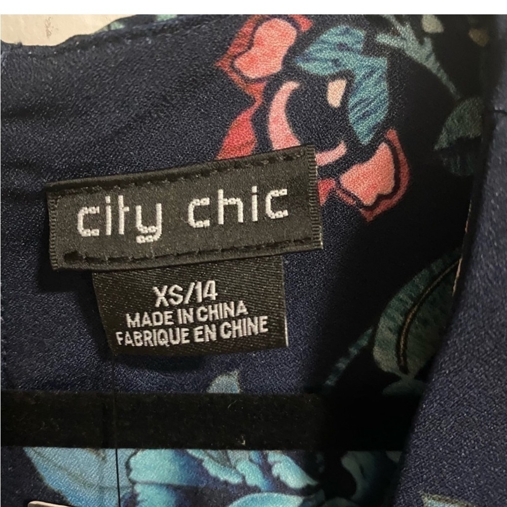 Like New! City Chic Aika Floral Dress, Size XS/14, Blue Floral Print - Picture 4 of 6